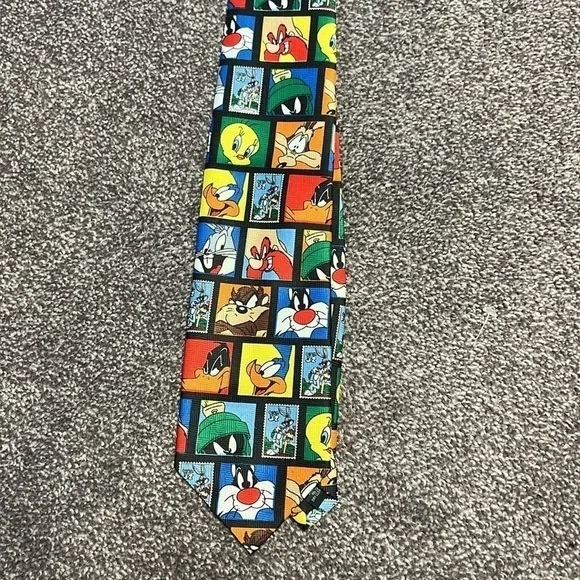 Vintage 1997 LOONEY TUNES Stamp Collection Daffy Duck Tweety Bugs Bunny Tie USA - Picture 2 of 4